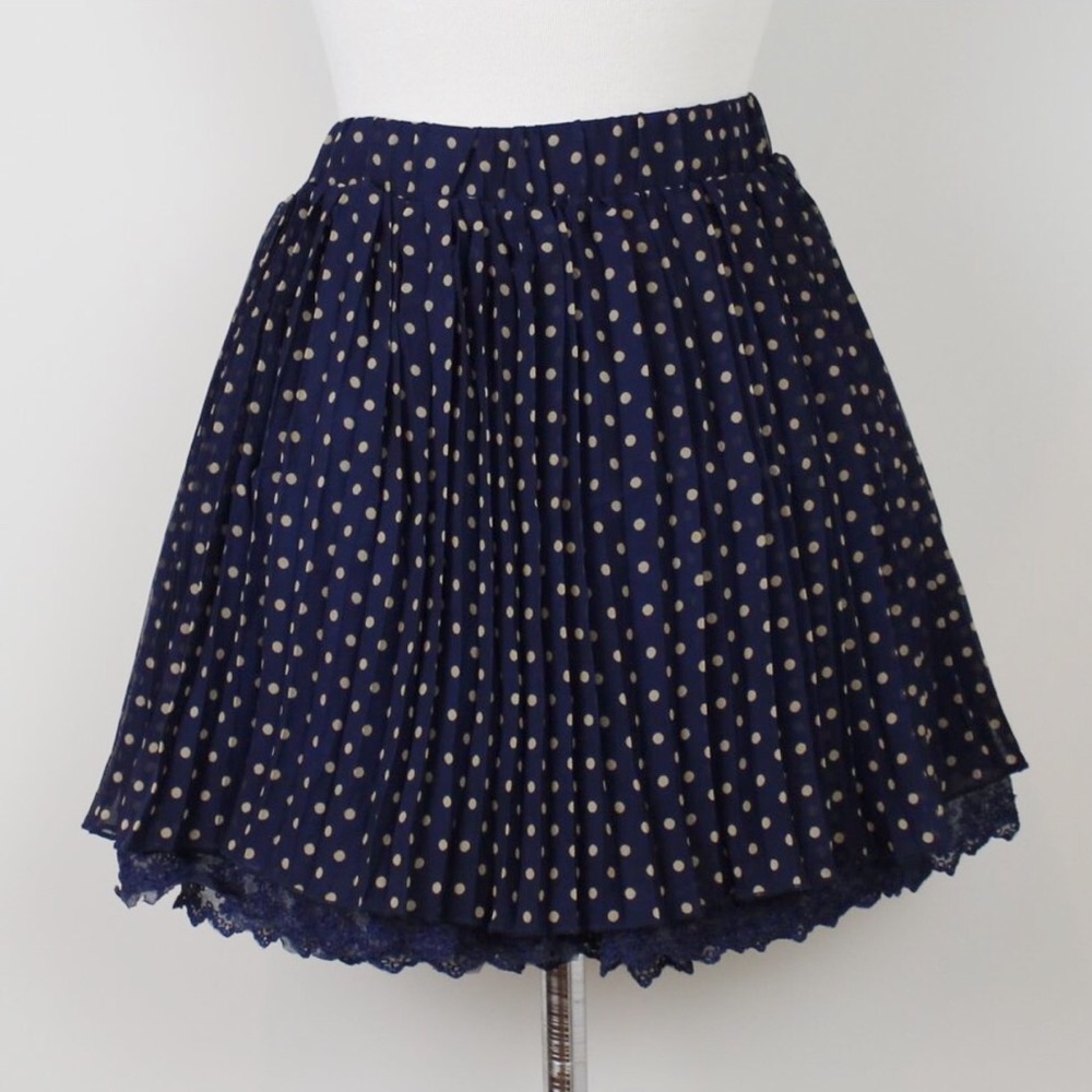 ❗️FINAL PRICE CLOSET CLOSING Forever 21 Navy Polka Dot Pleated Skirt